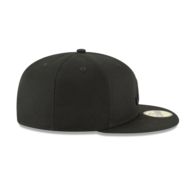 New Era Atlanta Braves MLB Blackout Basic 59FIFTY Fitted Hat